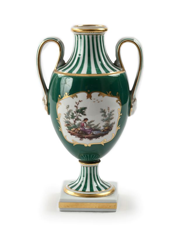 Vasetto biansato in porcellana verde e oro, Ginori  - Auction Time Auction - Antiques: Furniture, Accessories, Prints and Porcelain - Casa d'Aste Arcadia