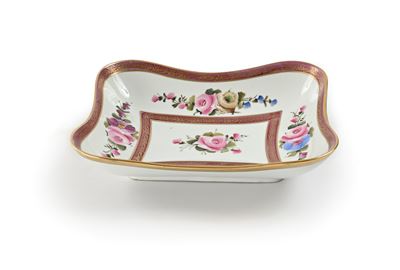 Centrotavola rettangolare in porcellana di gusto Limoges, Francia, decorazione floreale a mano