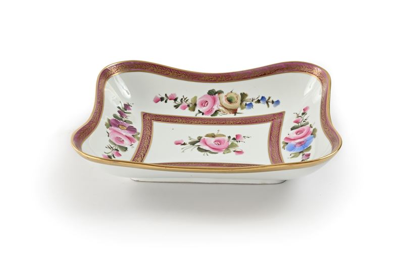 Centrotavola rettangolare in porcellana di gusto Limoges, Francia, decorazione floreale a mano