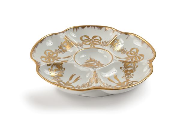 Antipastiera in porcellana bianca e oro, Mehun Pillivuyt Limoges, Francia, XX secolo