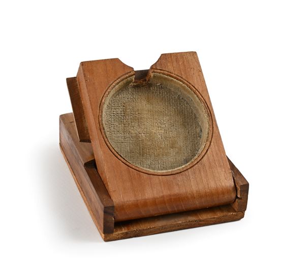Scatola espositore per orologio in legno con figura di cane dipinta, XX secolo