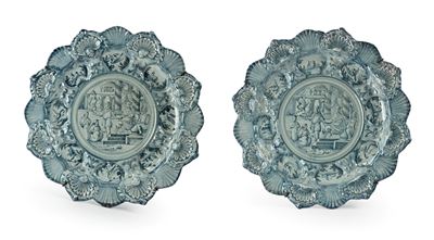 Cantagalli, Coppia di grandi piatti da parata in maiolica monocroma, XIX secolo