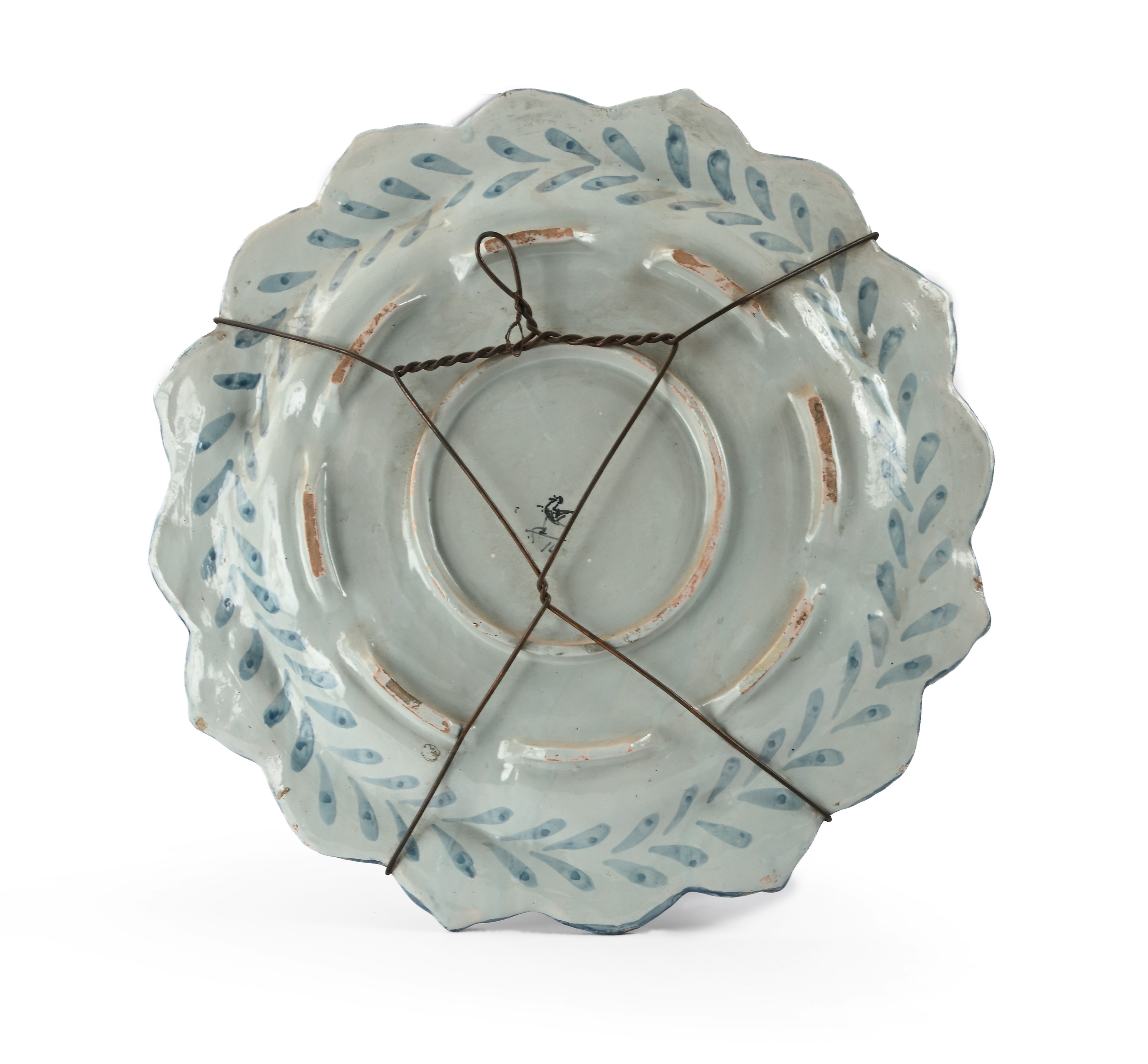 Cantagalli, Coppia di grandi piatti da parata in maiolica monocroma, XIX secolo