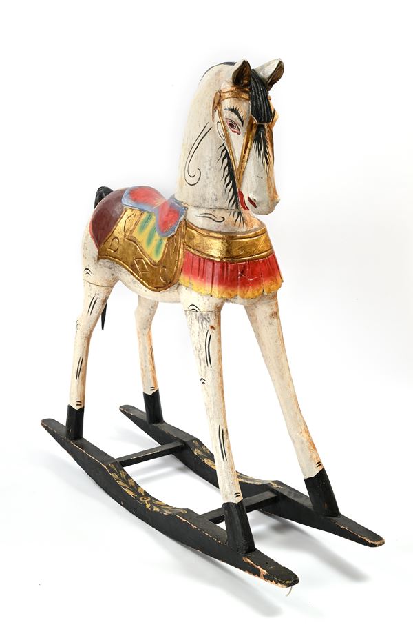 Cavallo a dondolo in legno dipinto