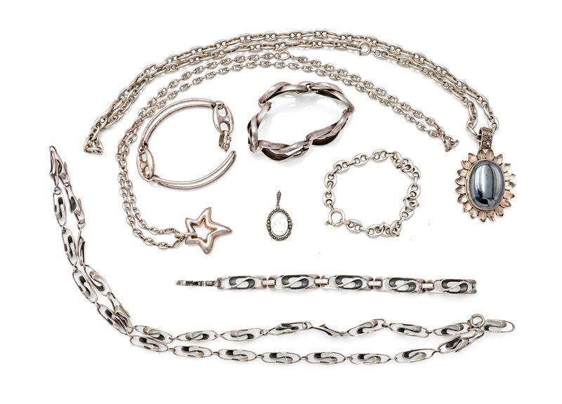 Argento 800/000, Lotto composto da quattro bracciali e tre catene con pendenti