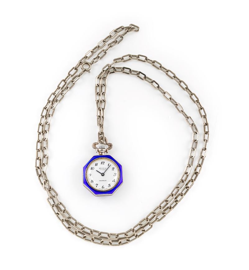 Monvis, Piccolo orologio da tasca da donna in argento 925/00 e smalto con catena, 17 rubini