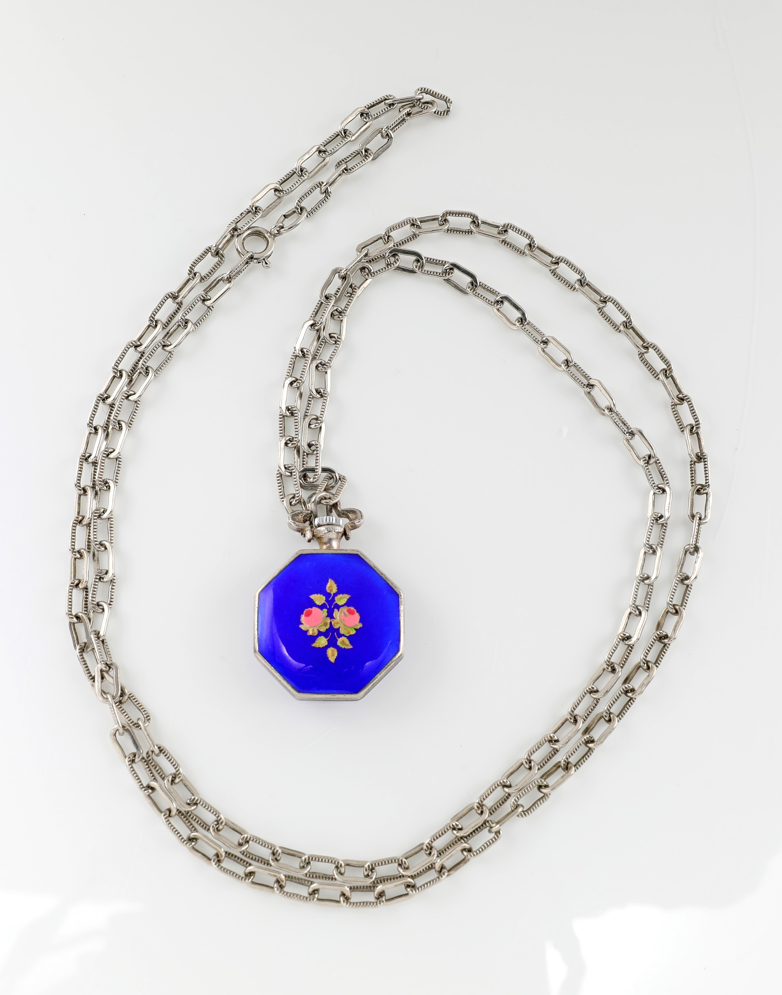 Monvis, Piccolo orologio da tasca da donna in argento 925/00 e smalto con catena, 17 rubini