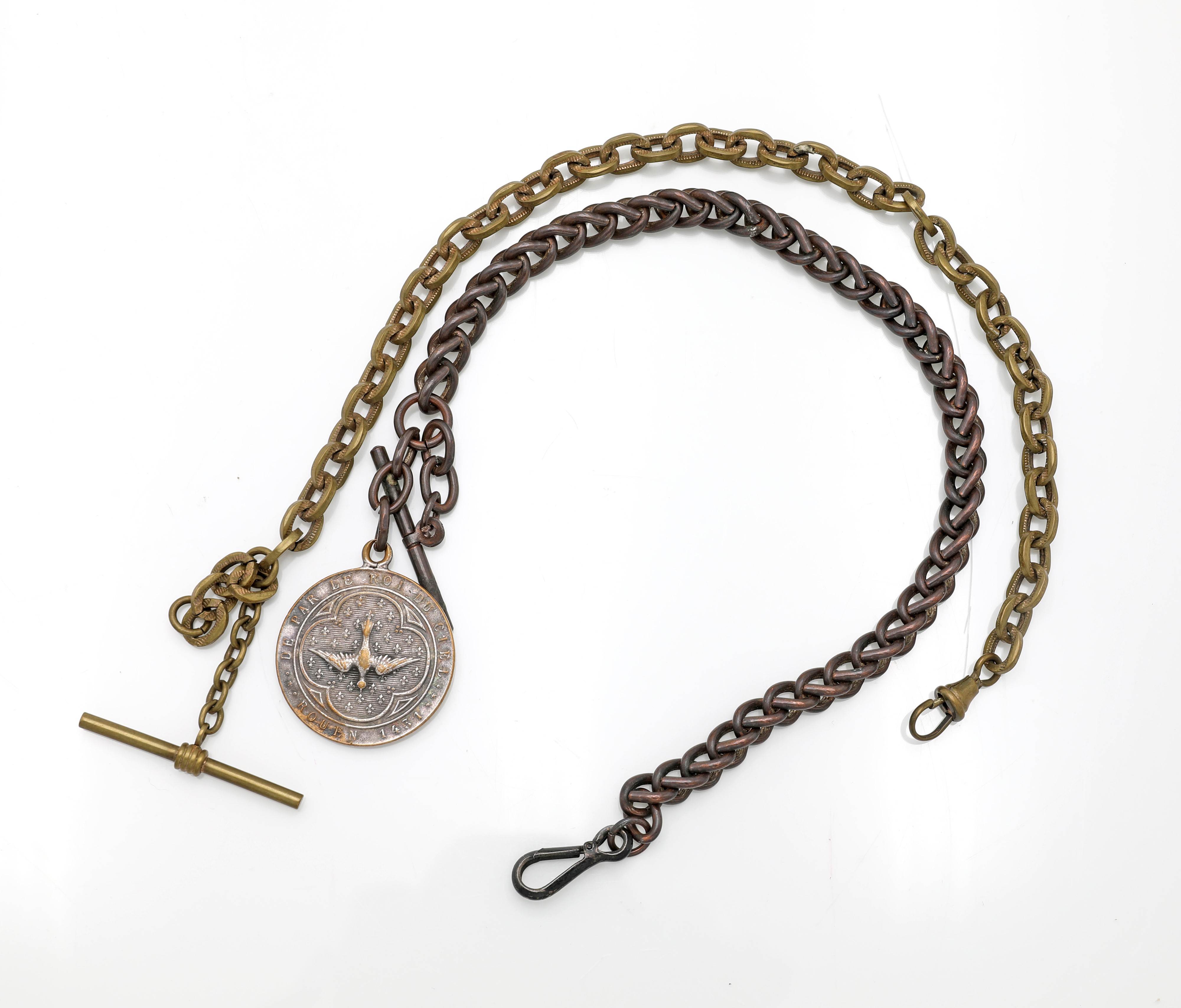 Inizi XX secolo, due catene da orologio in ottone e metallo bronzato, con medaglietta