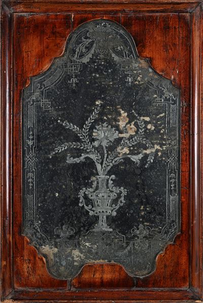Specchio veneziano inciso con raffigurazione di vaso di fiori, pannello in legno, XVIII secolo