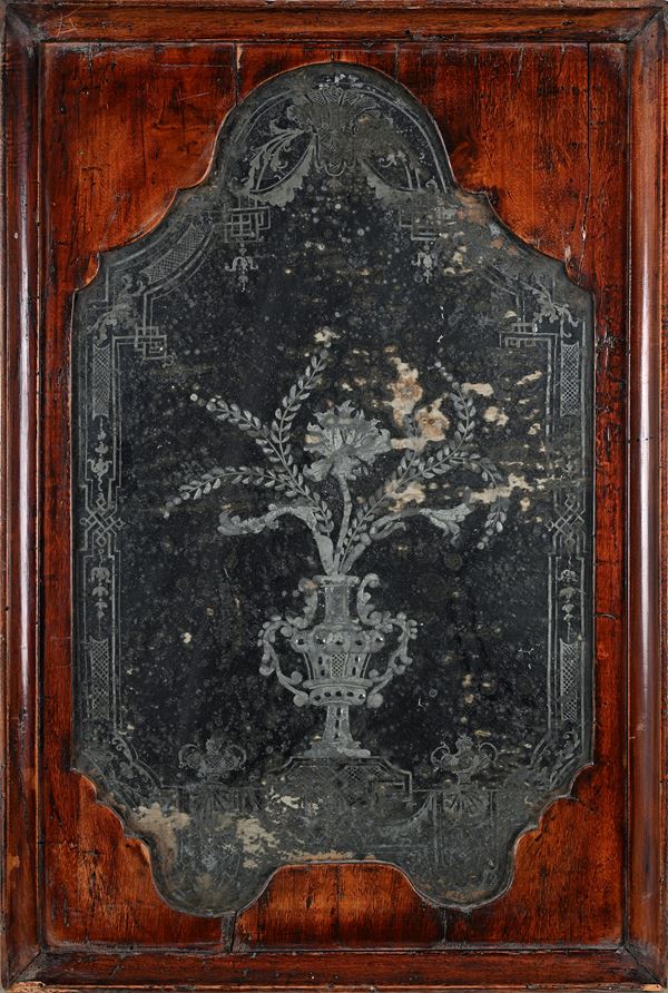 Specchio veneziano inciso a raffigurare un vaso di fiori, XVIII secolo 