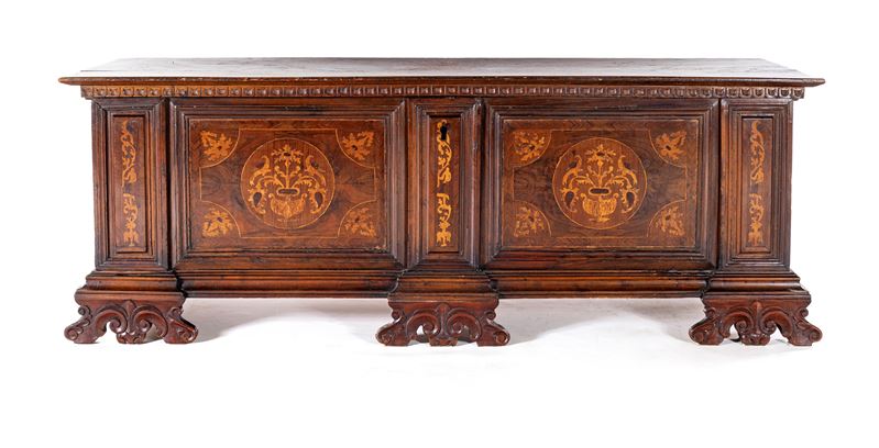 Cassapanca in legno intarsiato, Italia settentrionale, XVII secolo