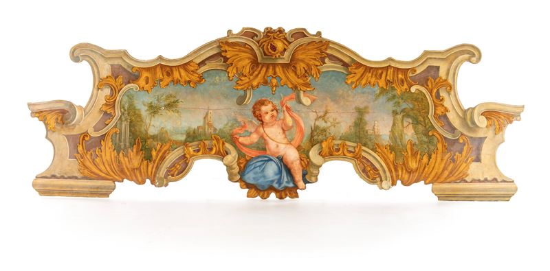 Sovrapporta sagomato in legno dipinto, fine del XIX secolo