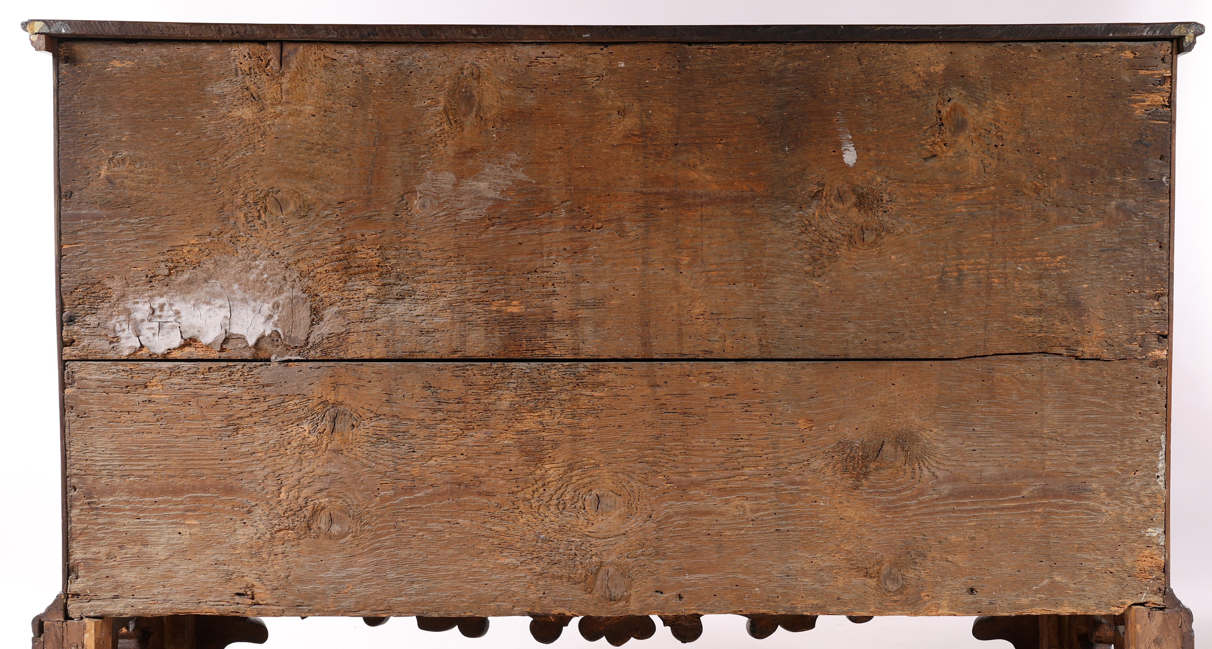 Canterano in noce con intarsi in legno di frutto, XVIII secolo