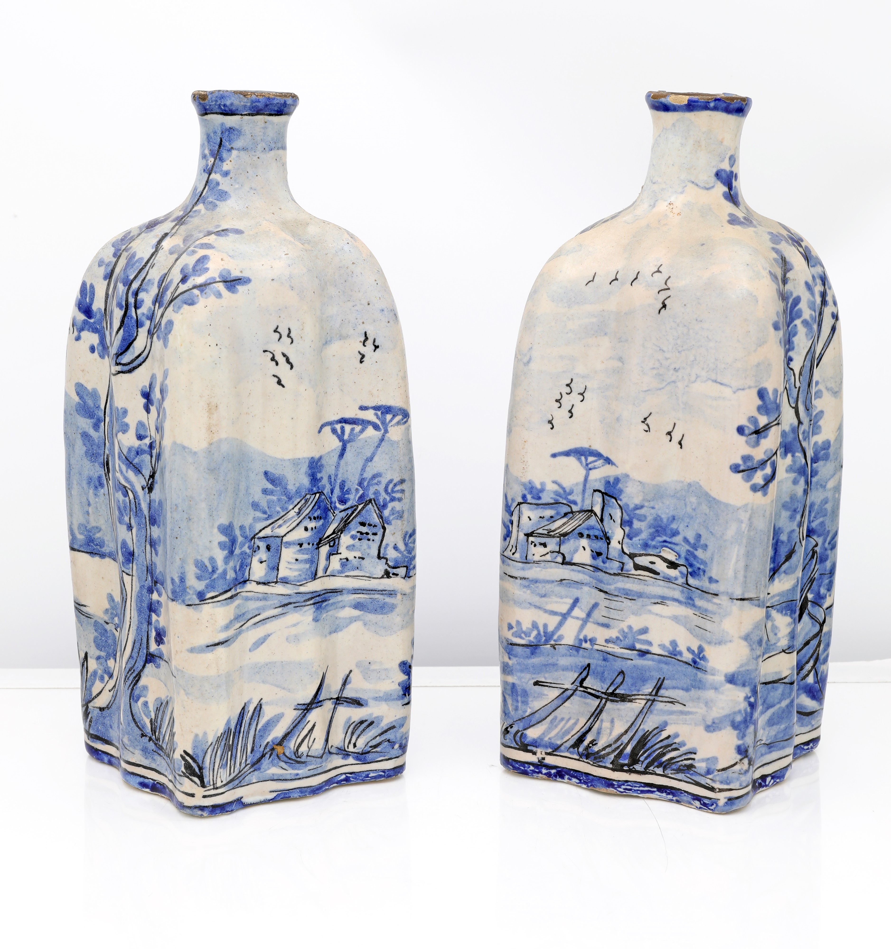 Coppia di bottiglie in maiolica bianca e blu, Savona, corpo a pianta quadrangolare, XVIII secolo