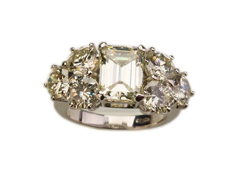 Anello con Diamante Taglio Rettangolare