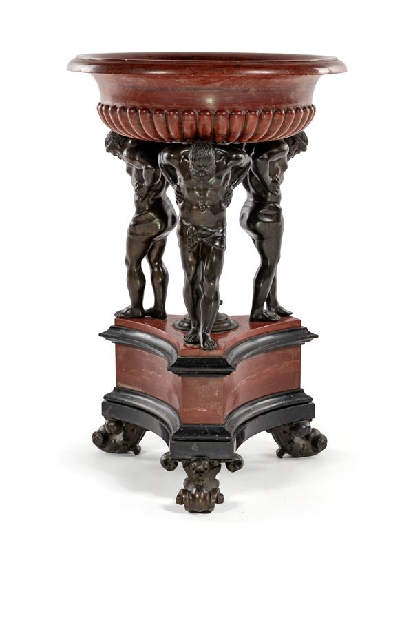 Grande centrotavola in marmo rosso antico a forma di vasca con figure di Atlante in bronzo brunito, Francia, inizio XIX secolo