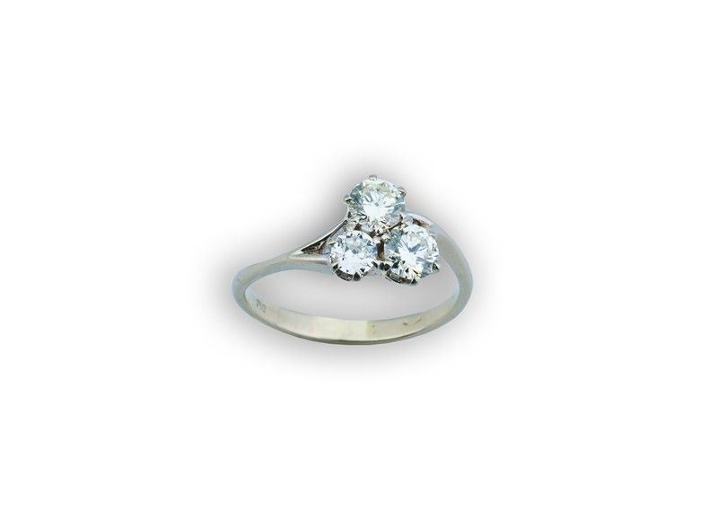 Anello in Oro Bianco e Tre Brillanti