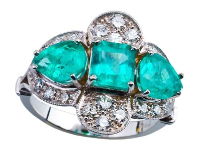 Anello Trilogy con Smeraldi