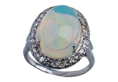 Anello in Platino con Opale
