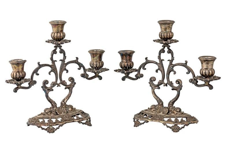 Coppia di Candelabri in Metallo Argentato