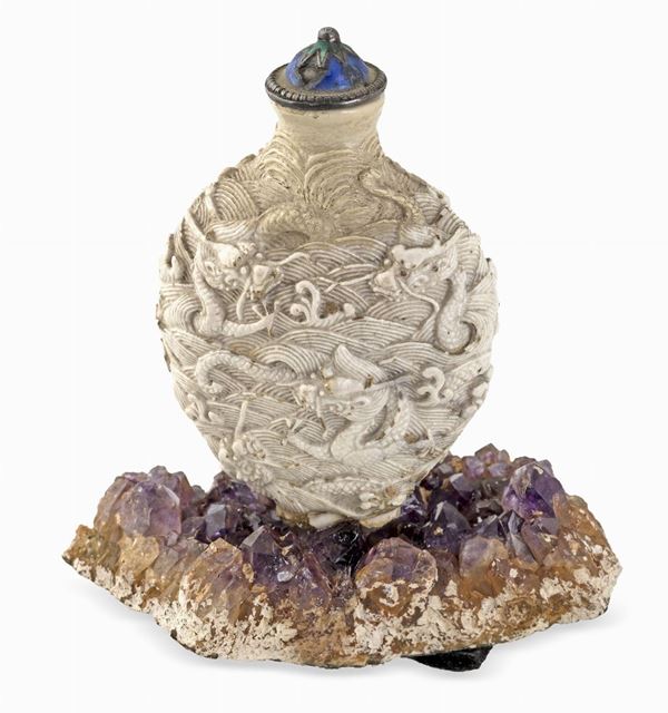 Snuff bottle