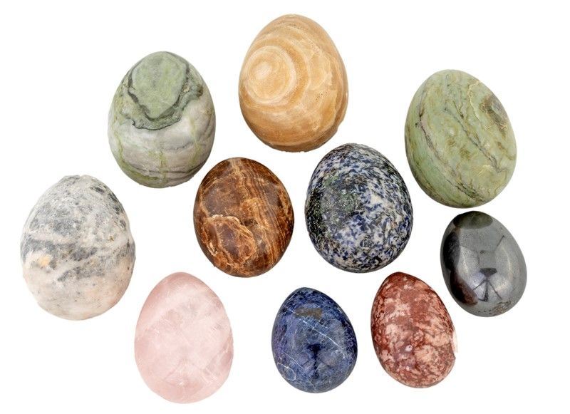 COLLEZIONE DI DODICI UOVA IN MARMO