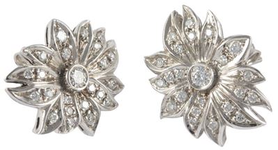 Orecchini a Fiore in Oro Bianco Gr.11,00, Brillanti Ct.0,89