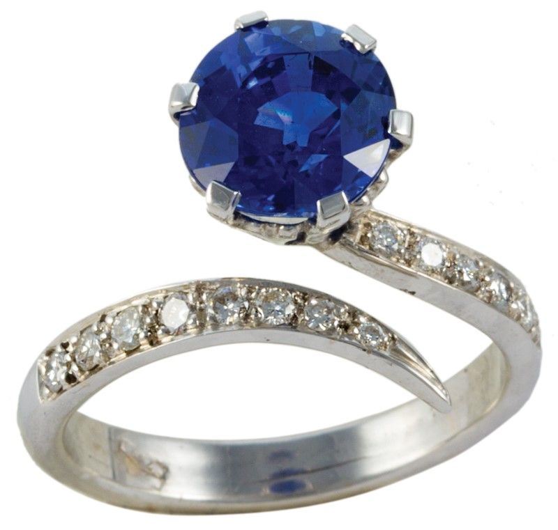 Anello in Oro Bianco con Zaffiro Blu Tondo