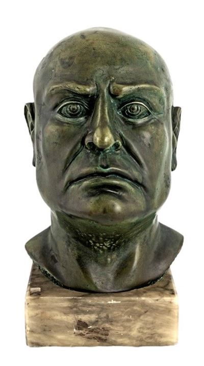 Testa di Benito Mussolini