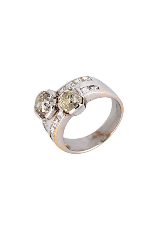 Anello in oro bianco con diamanti