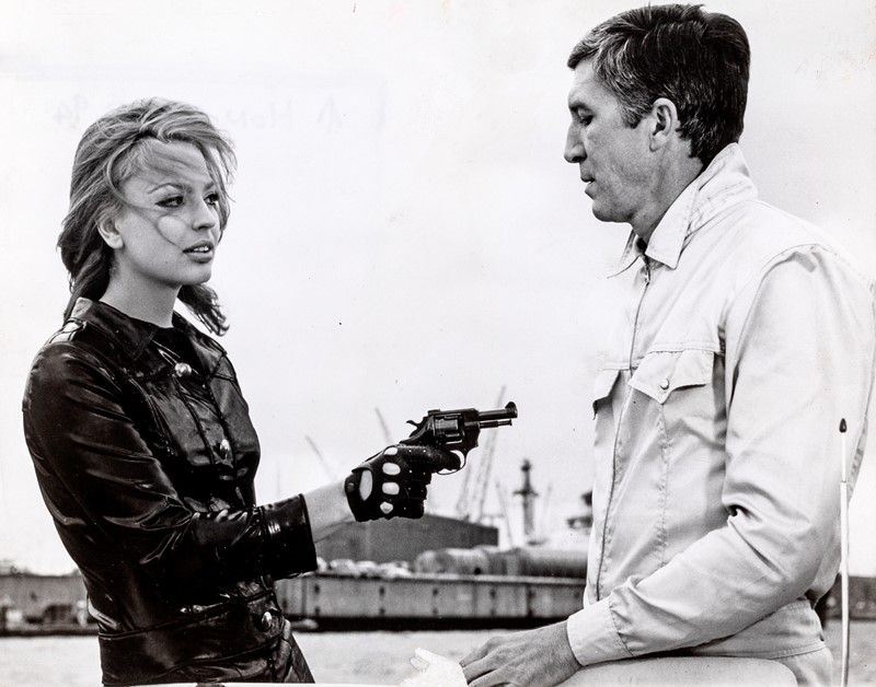 Alfonso Avincola - Ira Von Furstenberg Punta la Pistola Contro Patrick o'neal, 1967