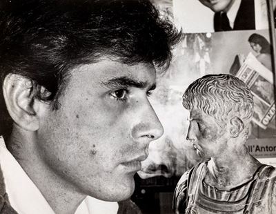 Lotto di Due Foto Ritraenti Tomas Milian, Anni '60