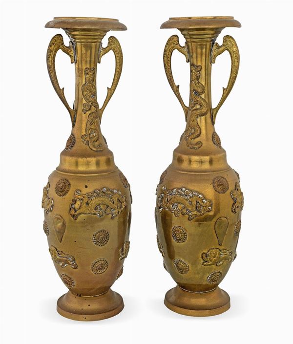 Coppia di vasi in ottone  - Asta Arte Orientale - Casa d'Aste Arcadia