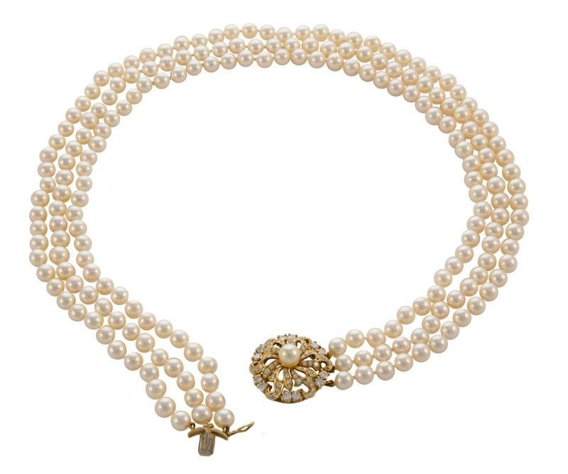 Collana Tre Fili di Perle Giapponesi con Chiusura in Oro Giallo e Brill.
