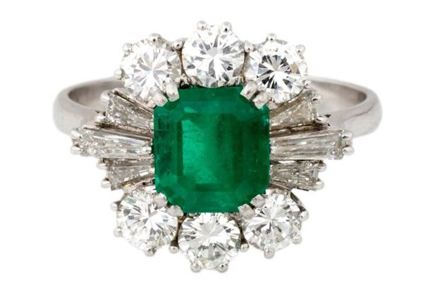 Anello con smeraldo