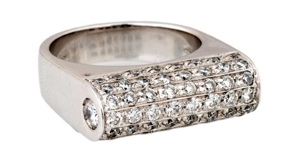 Anello in oro con boule di brillanti