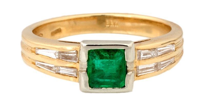 Anello con Smeraldo Brasile