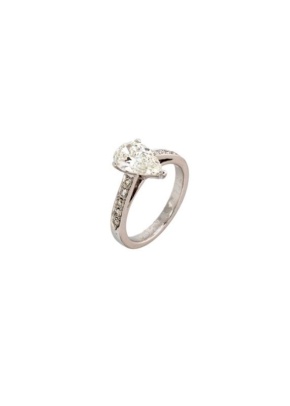 Anello con Diamante Taglio Goccia