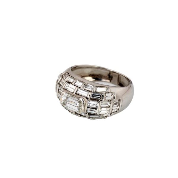 Fascione con diamante taglio smeraldo