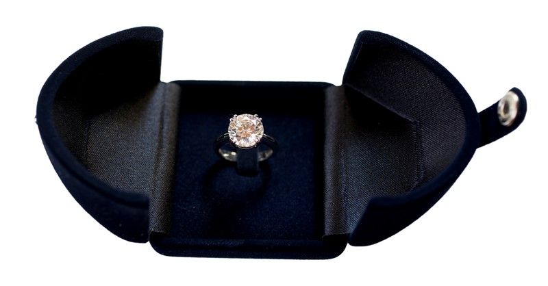 Anello Solitario con Diamante Ct 5,01