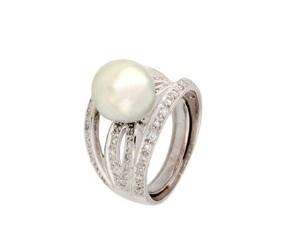Anello con Perla Barocca