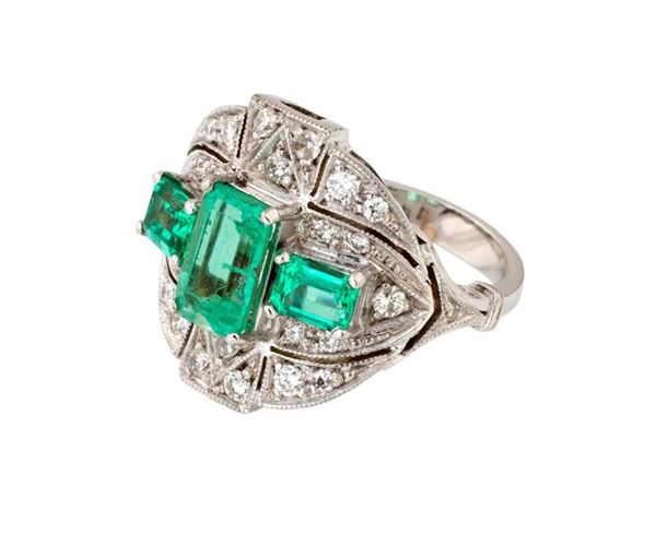 Anello trilogy di smeraldi