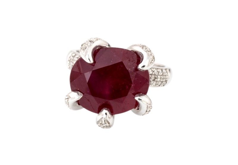 Anello con Rubino Glass Filled