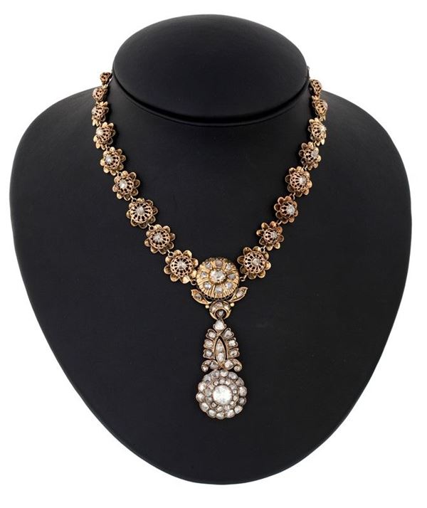 Collana antica con diamanti