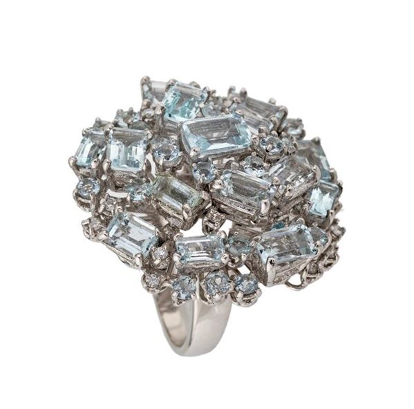 Anello con acquamarina