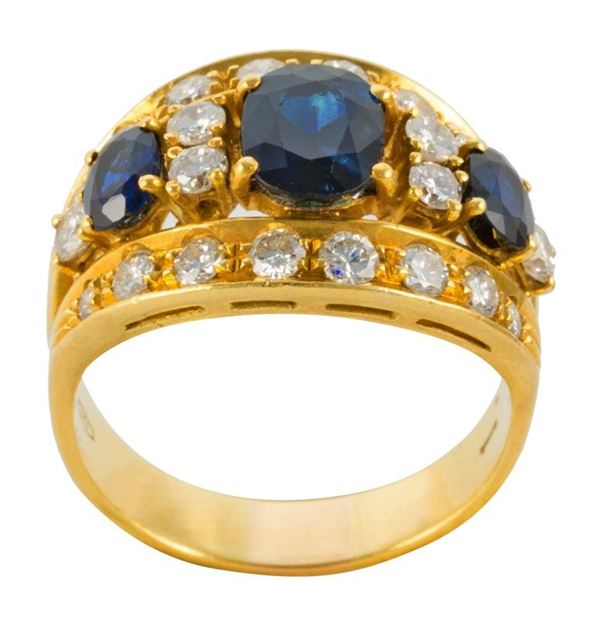 Anello con zaffiri blu scuro e brill.