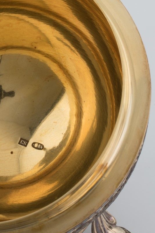 Uovo in Argento Dorato e Smalti Policromi Cloisonné