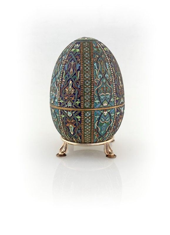 Uovo in Argento Dorato e Smalti Policromi Cloisonné