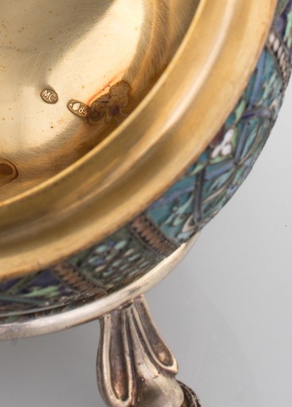 Uovo in Argento Dorato e Smalti Policromi Cloisonné