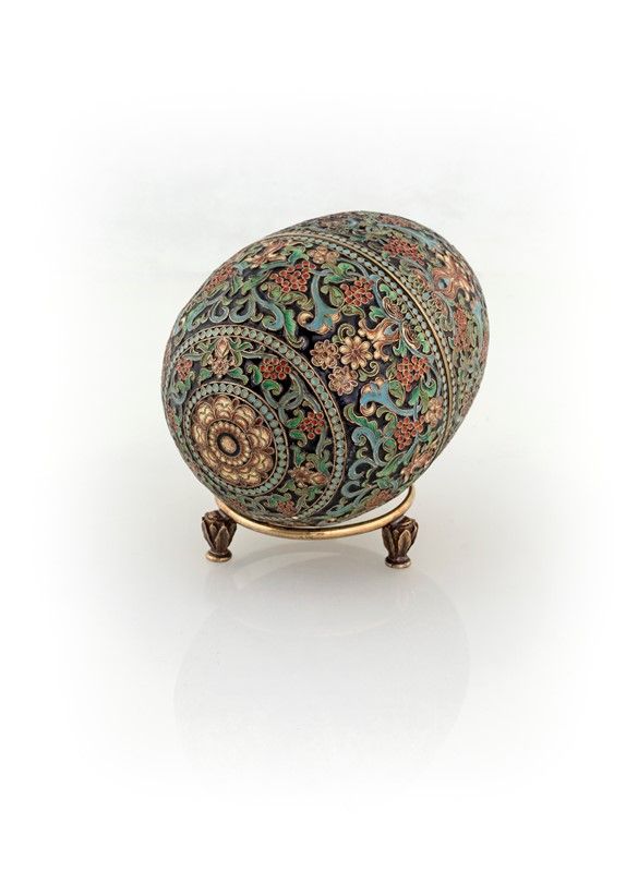 Uovo in Argento Dorato e Smalti Policromi Cloisonné
